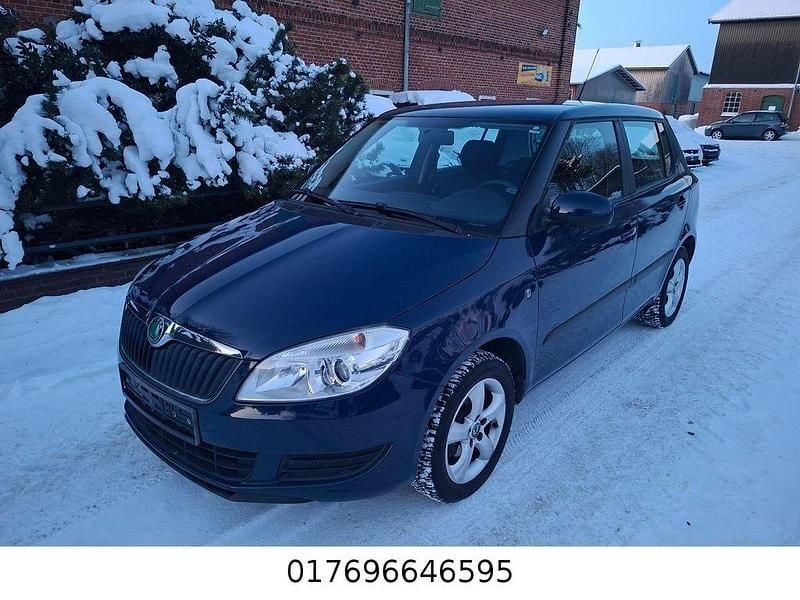Blau Gebraucht 2011 Skoda Fabia Family Limousine | 3.300 € (Guter Preis) - Bild 1/4