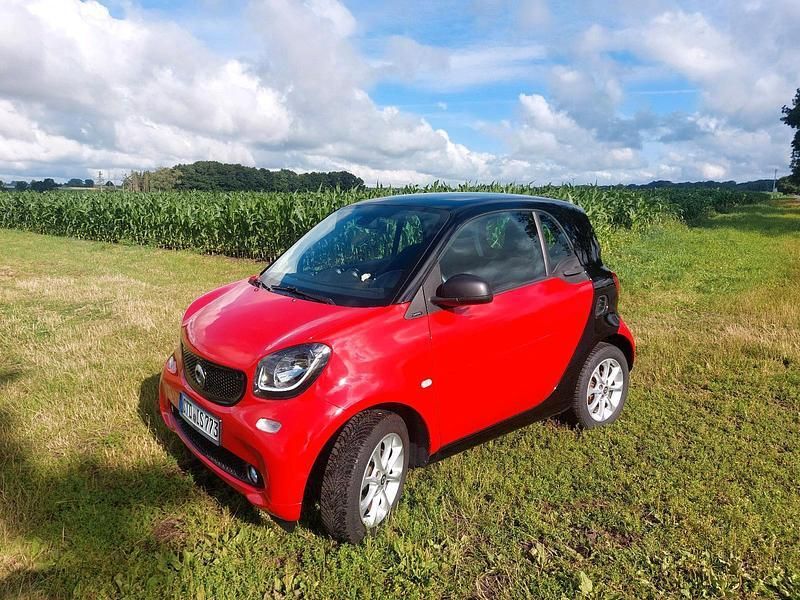Rot Gebraucht 2017 Smart ForTwo Coupé Passion Kleinwagen | 7.777 € (Fairer Preis) - Bild 1/4