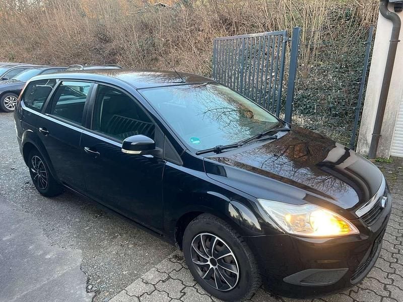 Gebraucht Ford Focus 90 PS (66 kW) 2010 Pantherschwarz metallic Kombi