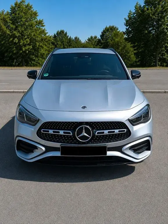 Gebraucht Mercedes GLA200 AMG line 163 PS (119 kW) 2024 Silber SUV