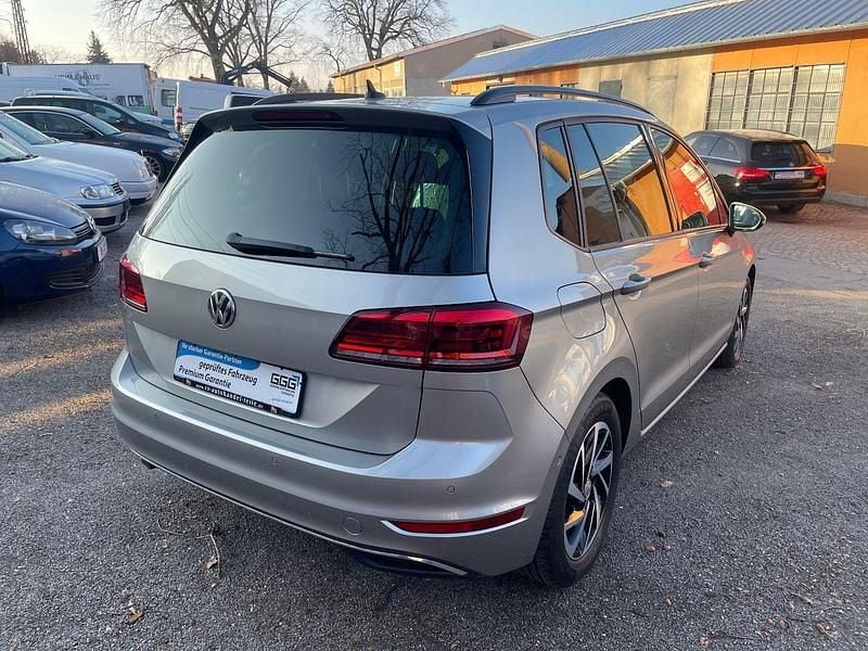Second-hand VW Golf VII Join 131 CP (96 kW) 2018 Argintiu Berlinǎ