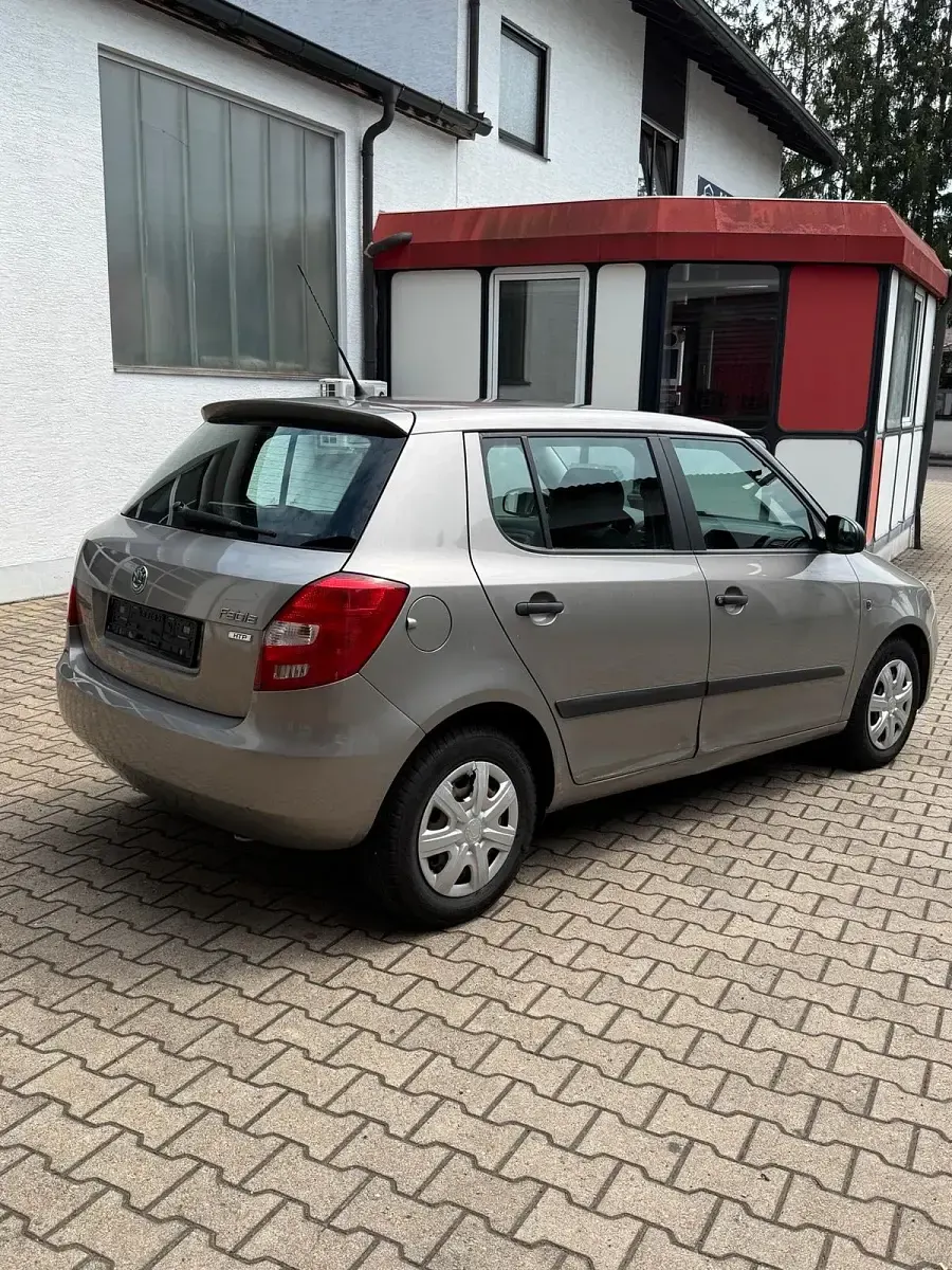Gebraucht Skoda Fabia 60 PS (44 kW) 2011 Braun Kleinwagen