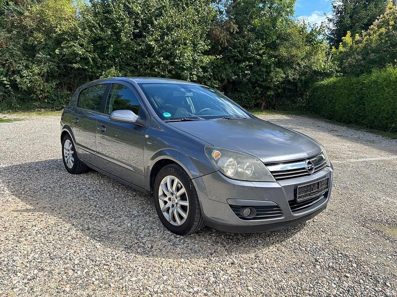 Grau Gebraucht 2005 Opel Astra Kleinwagen | 1.650 € (Fairer Preis) - Bild 1/4