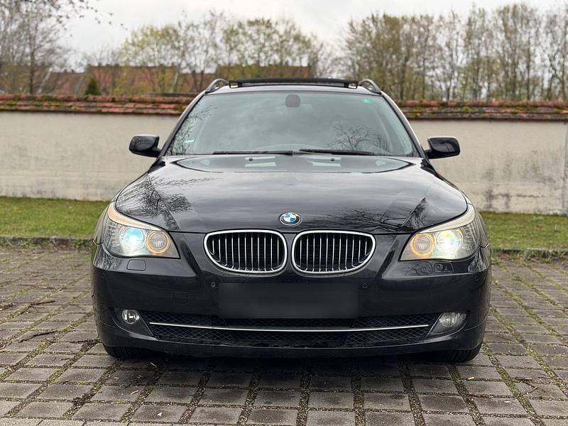Gebraucht BMW 525 197 PS (144 kW) 2007 Schwarz Kombi