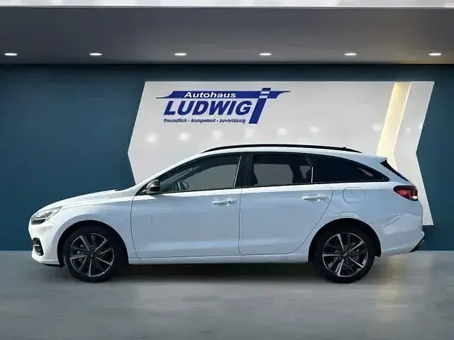 Gebraucht Hyundai i30 Advantage 101 PS (74 kW) 2025 Weiß Limousine