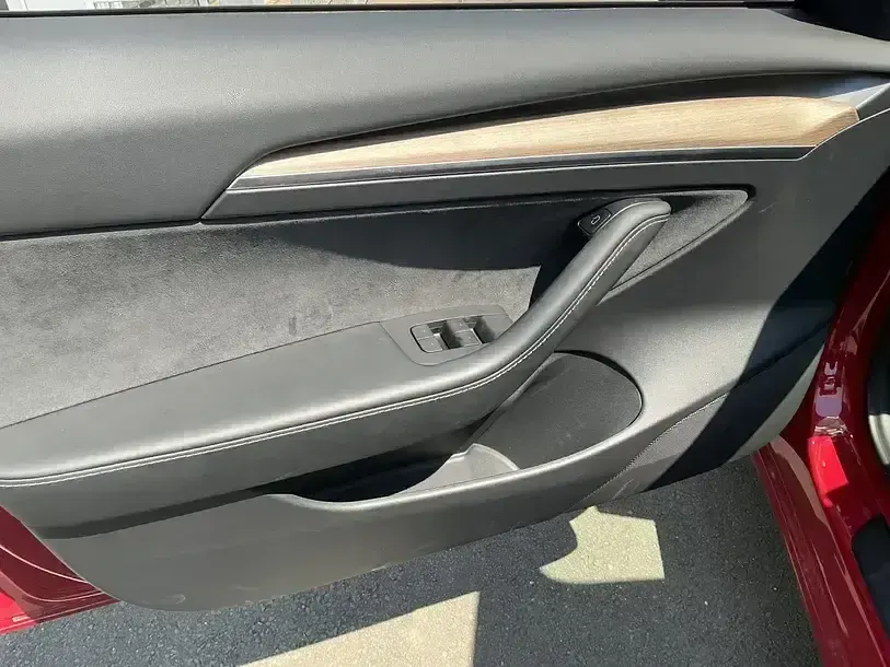 Gebraucht Tesla Model 3 258 kW (351 PS) 2022 Rot rot (metallic) Limousine