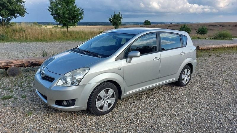Silber Gebraucht 2007 Toyota Corolla Verso Van / Kleinbus | 2.900 € (Superpreis) - Bild 1/4