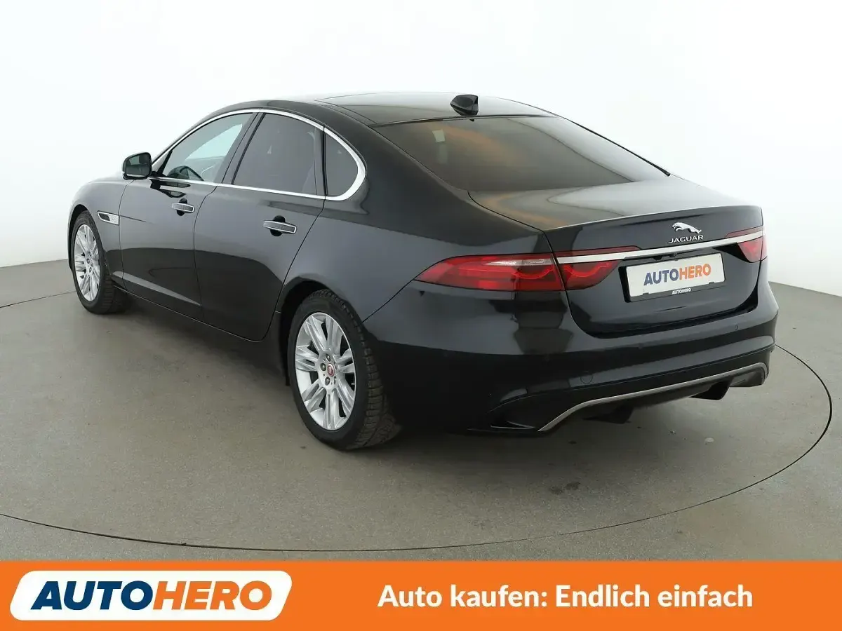 Gebraucht Jaguar XF SE 204 PS (150 kW) 2021 Schwarz Limousine