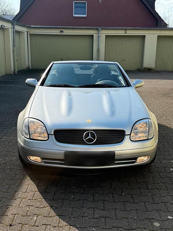 Gebraucht Mercedes SLK230 193 PS (141 kW) 1999 Silber Cabrio
