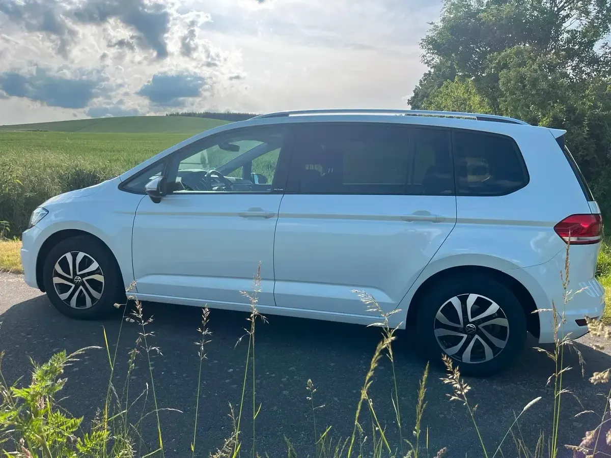 Gebraucht VW Touran 150 PS (110 kW) 2021 Weiß Van / Kleinbus