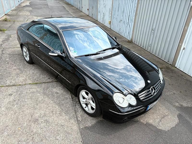 Schwarz Gebraucht 2003 Mercedes CLK320 Coupé | 5.200 € (Fairer Preis) - Bild 1/4