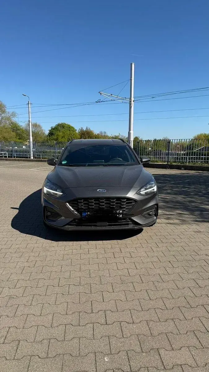 Usado Ford Focus ST-Line 150 CV (110 kW) 2020 Gris Familiar