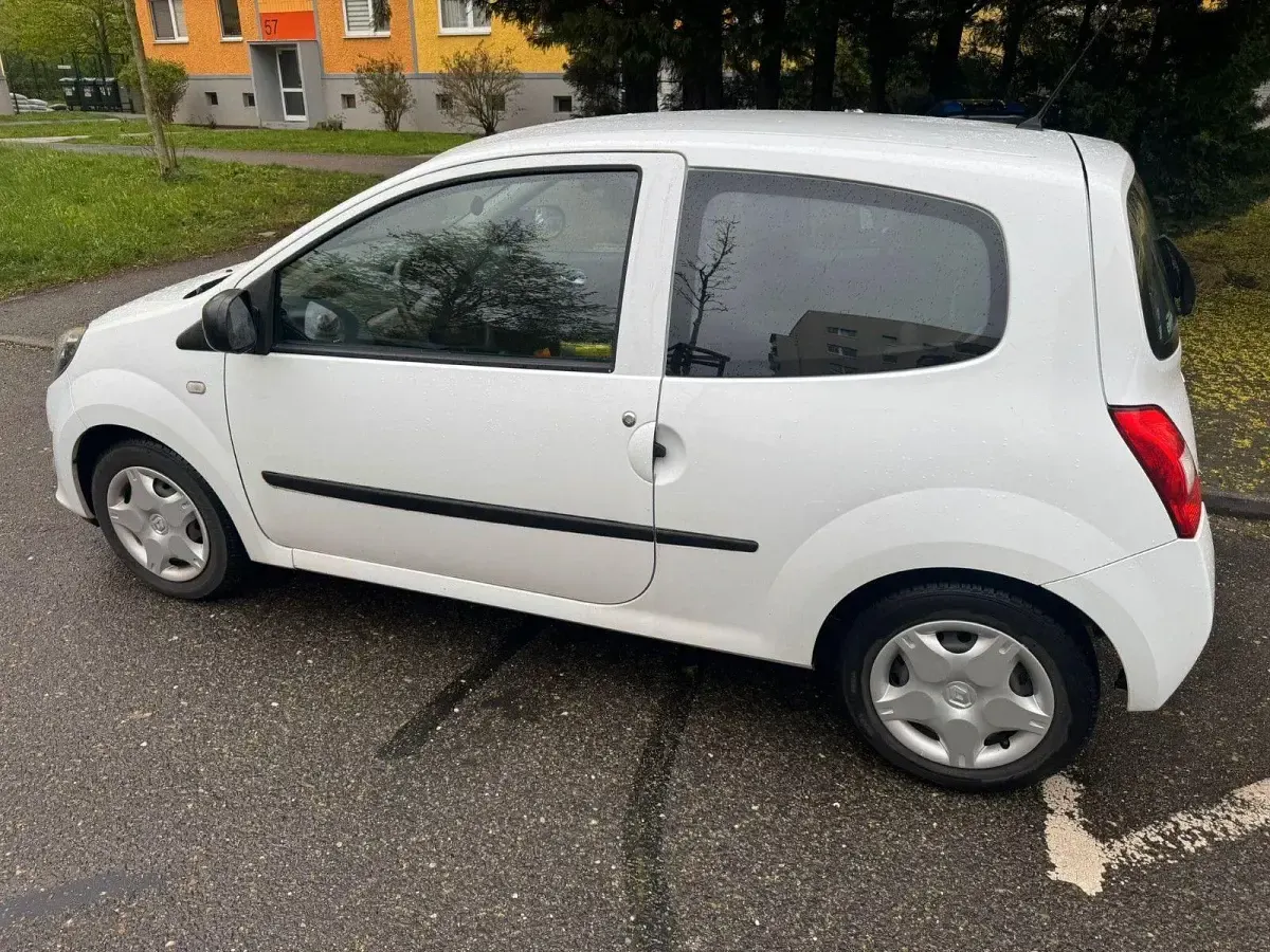Używany Renault Twingo Authentique 75 KM (55 kW) 2011 Biały Hatchback