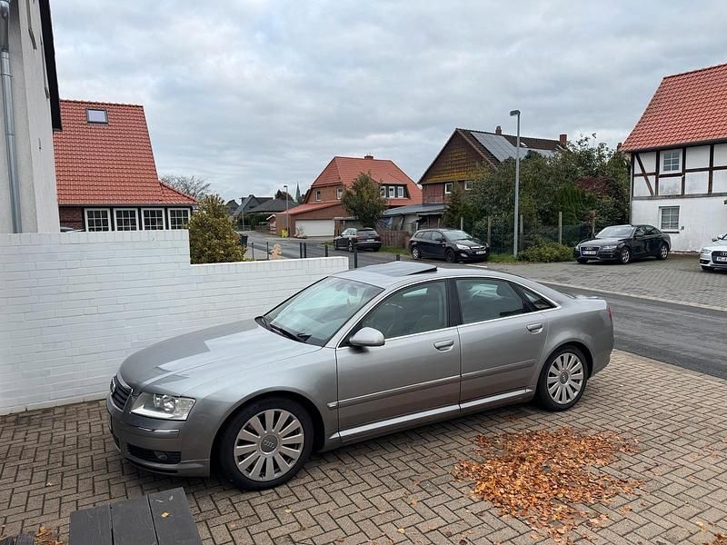 Grau Gebraucht 2003 Audi A8 Limousine | 2.900 € (Superpreis) - Bild 1/4