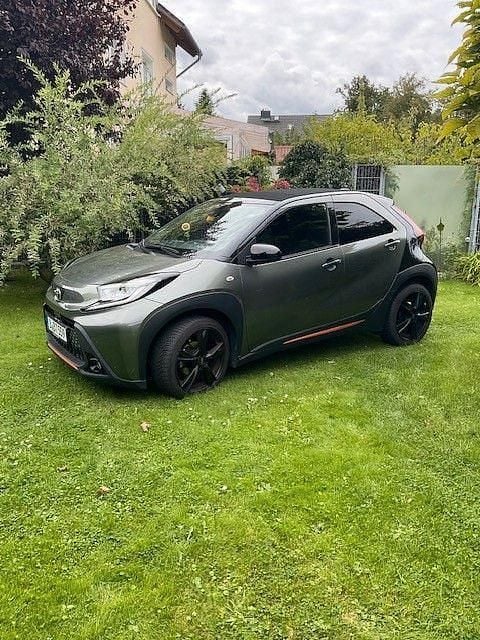 Grün Gebraucht 2022 Toyota Aygo Limited Kleinwagen | 19.200 € (Fairer Preis) - Bild 1/4