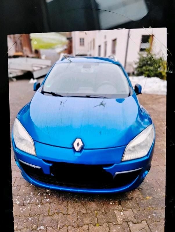 Gebraucht Renault Mégane III 131 PS (96 kW) 2011 Blau Kombi