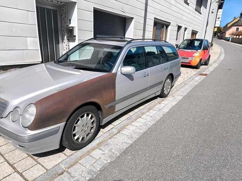 Gebraucht Mercedes E240 174 PS (127 kW) 2001 Silber Kombi