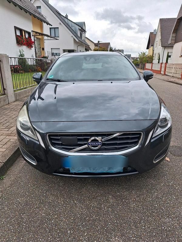 Grau Gebraucht 2012 Volvo V60 Kombi | 7.450 € (Guter Preis) - Bild 1/4