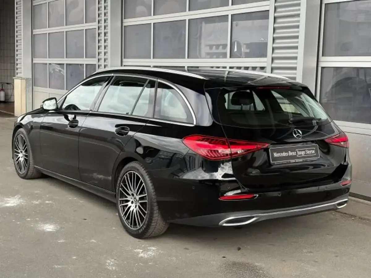 Gebraucht Mercedes C180 Advanced 170 PS (125 kW) 2023 Unilack schwarz Kombi