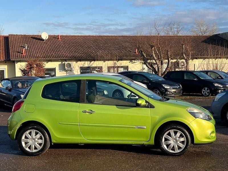Gebraucht Renault Clio III Dynamique 75 PS (55 kW) 2009 Grün Kleinwagen