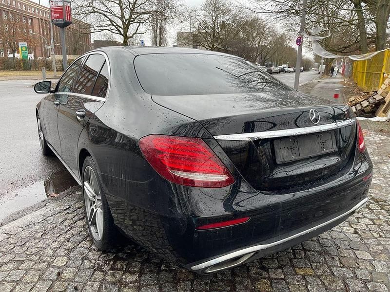 Gebraucht Mercedes E220 194 PS (142 kW) 2017 Schwarz Limousine