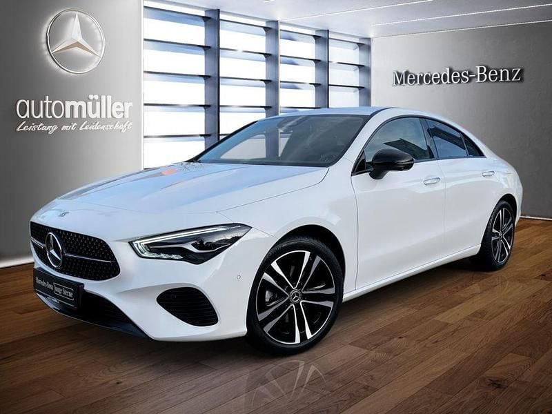 Weiß Gebraucht 2024 Mercedes CLA180 Progressive Limousine | 31.460 € (Fairer Preis) - Bild 1/3