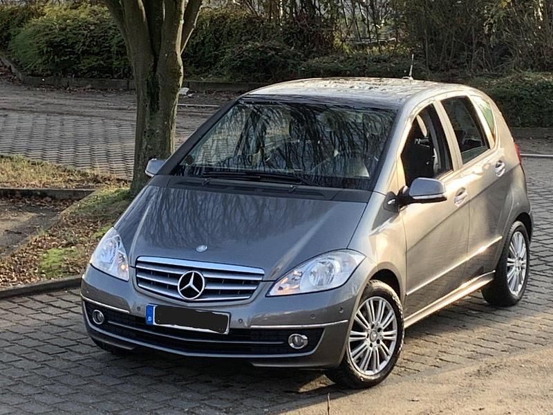 Grau Gebraucht 2008 Mercedes A150 Elegance Kleinwagen | 3.950 € (Superpreis) - Bild 1/4