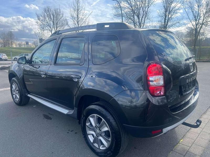 Gebraucht Dacia Duster Basis 105 PS (77 kW) 2014 Perlmuttschwarz SUV