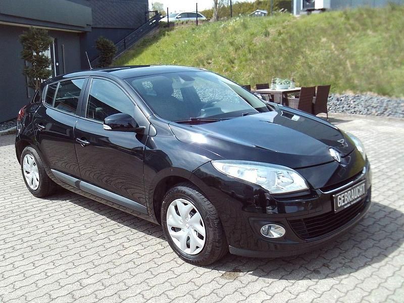 Używany Renault Mégane Expression 110 KM (80 kW) 2013 Czarny Sedan/Limuzyna