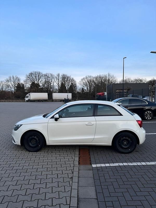 Gebraucht Audi A1 Comfort 106 PS (77 kW) 2010 Beige Kleinwagen