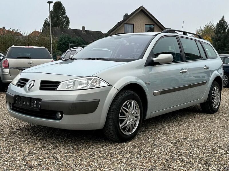 Grau Gebraucht 2004 Renault Mégane II Dynamique Limousine | 5.390 € - Bild 1/4