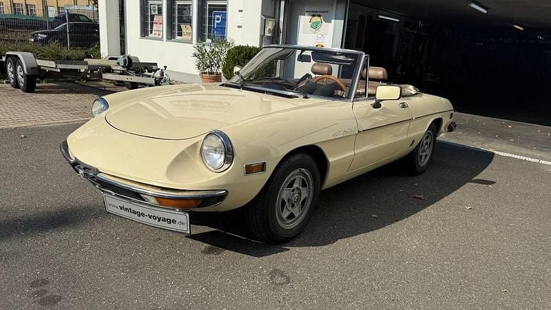 Gebraucht Alfa Romeo Spider Veloce 116 PS (85 kW) 1982 Beige Cabrio