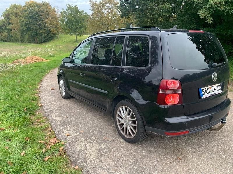 Gebraucht VW Touran 140 PS (102 kW) 2008 Schwarz Van / Kleinbus