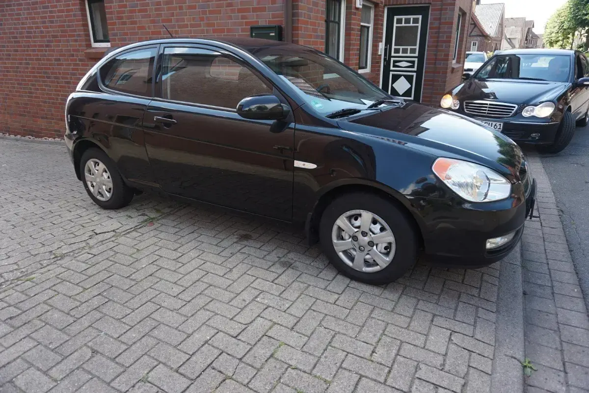 Gebraucht Hyundai Accent 97 PS (71 kW) 2007 Schwarz Limousine