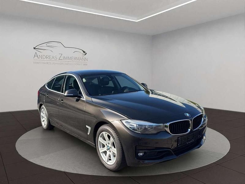 Second-hand BMW 320 Advantage 163 CP (119 kW) 2017 Maro Berlinǎ