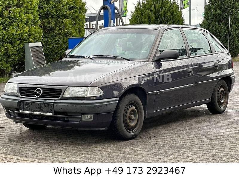 Schwarz Gebraucht 1996 Opel Astra Limousine | 900 € (Superpreis) - Bild 1/4