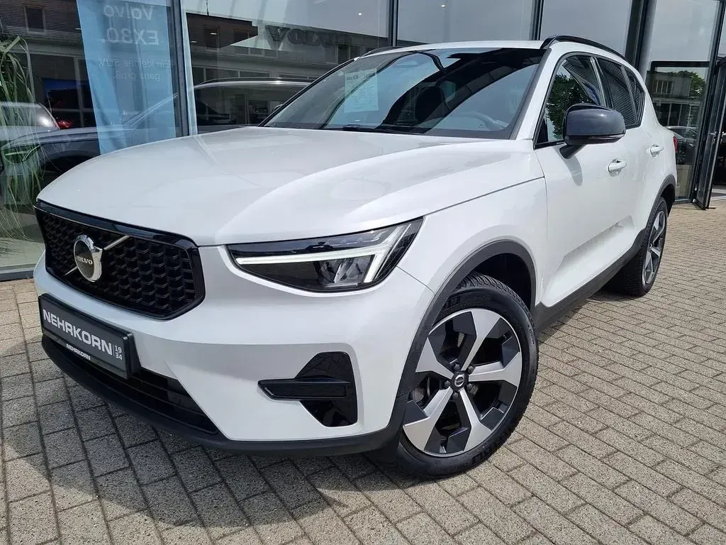 Gebraucht Volvo XC40 Plus 197 PS (144 kW) 2023 Weiß SUV