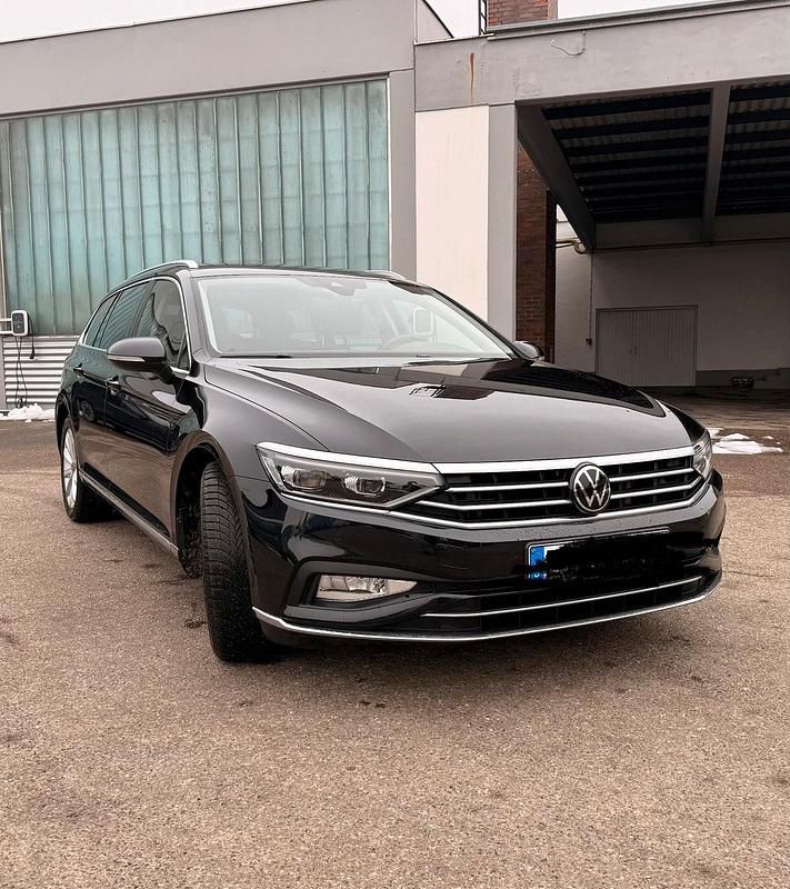 Schwarz Gebraucht 2021 VW Passat Elegance Kombi | 23.990 € (Etwas zu teuer) - Bild 1/4