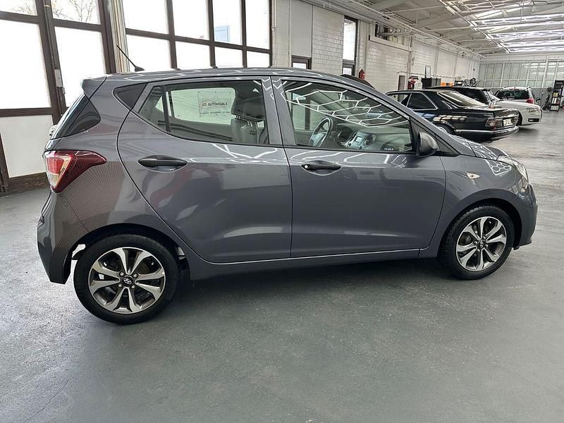 Gebraucht Hyundai i10 GO! 67 PS (49 kW) 2018 Grau Kleinwagen
