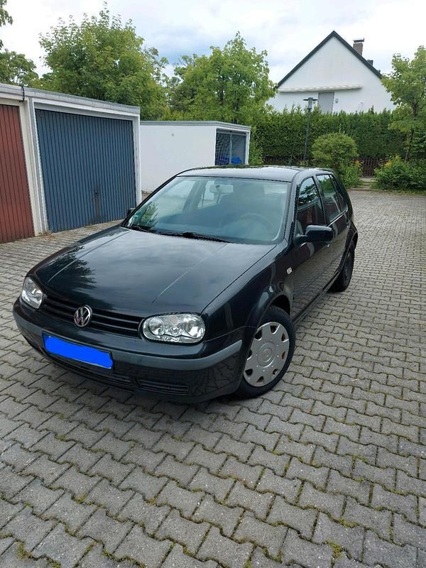 Schwarz Gebraucht 2001 VW Golf IV Kleinwagen | 600 € (Superpreis) - Bild 1/4