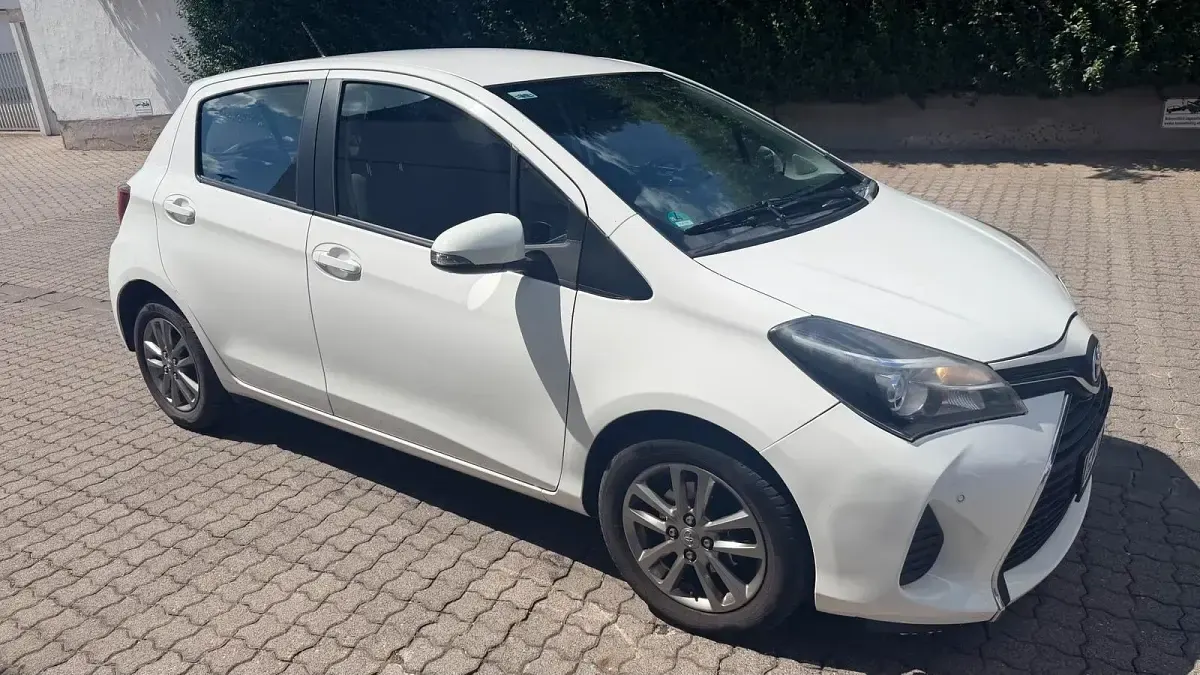 Gebraucht Toyota Yaris 69 PS (50 kW) 2016 Weiß Kleinwagen