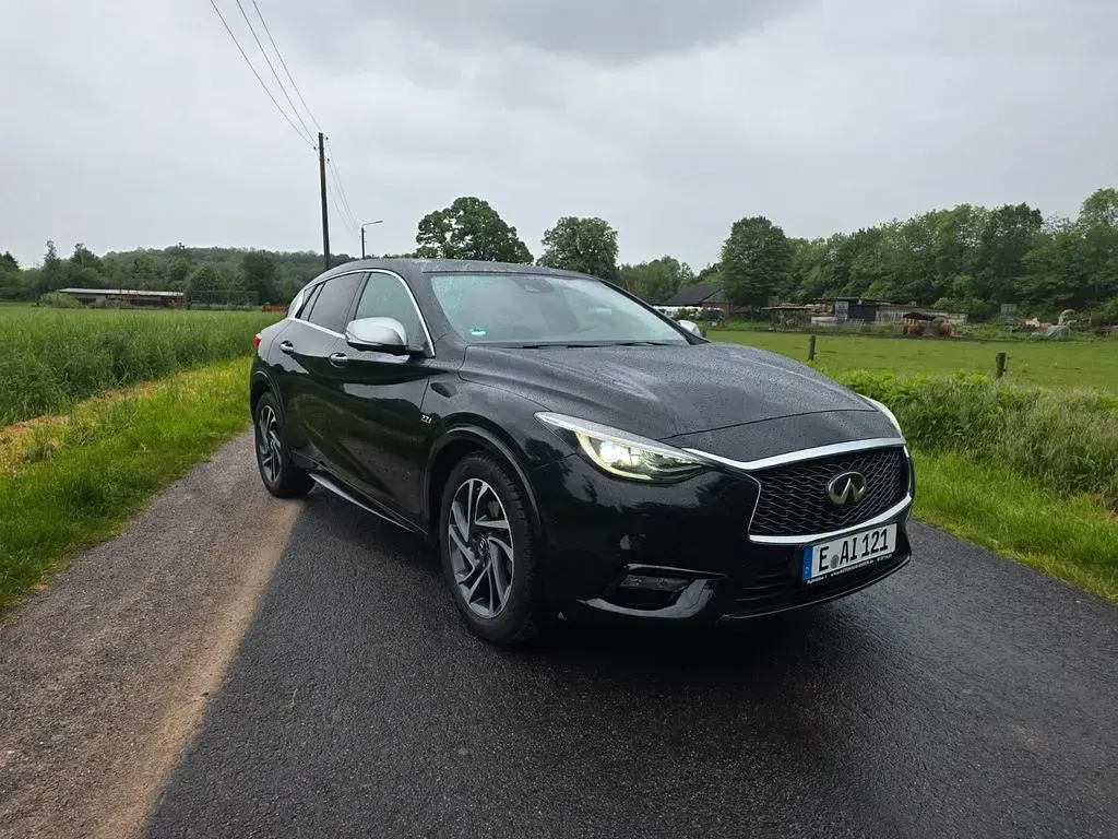 Gebraucht Infiniti Q30 170 PS (125 kW) 2016 Schwarz SUV