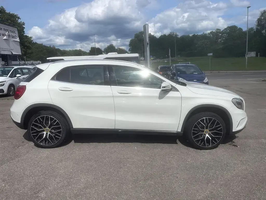 Gebraucht Mercedes GLA200 156 PS (114 kW) 2016 Weiß SUV