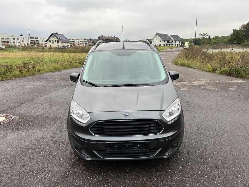 Grau Gebraucht 2016 Ford Tourneo Courier Titanium Van / Kleinbus | 6.800 € (Guter Preis) - Bild 1/4