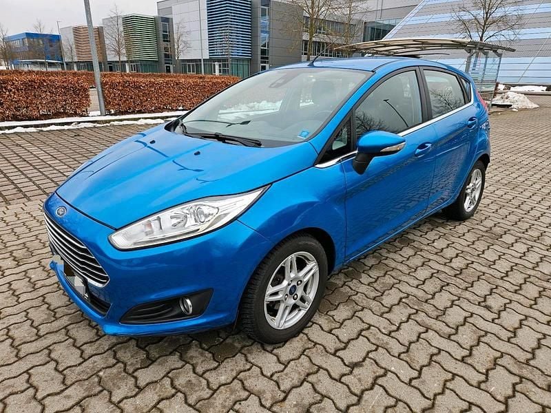 Gebraucht Ford Fiesta Titanium 101 PS (74 kW) 2013 Blau Kleinwagen