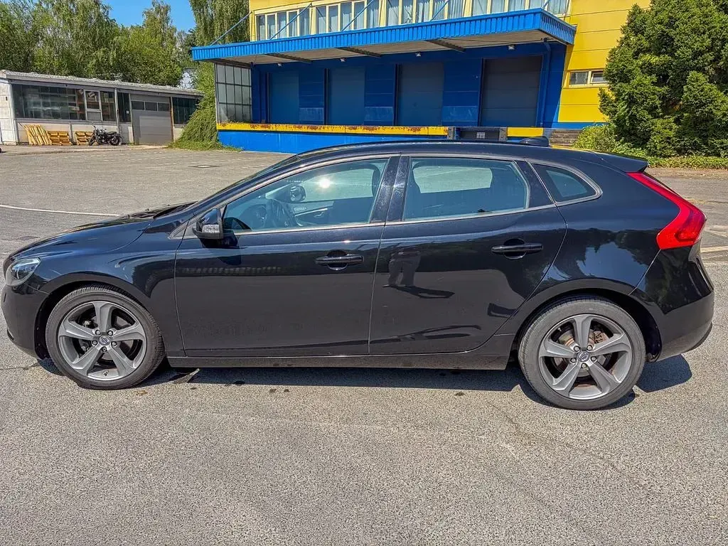 Gebraucht Volvo V40 You! 114 PS (83 kW) 2014 Schwarz Limousine