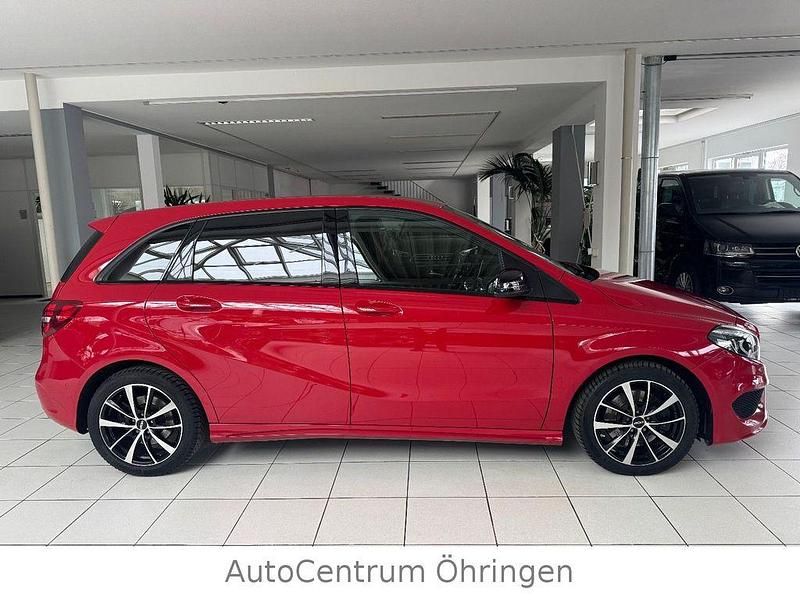 Gebraucht Mercedes 220 AMG line 177 PS (130 kW) 2016 Rot Limousine