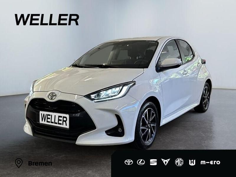 Weiss Gebraucht 2024 Toyota Yaris Team Kleinwagen | 19.480 € (Fairer Preis) - Bild 1/4