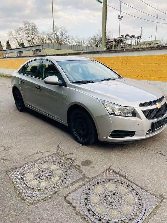 Silber Gebraucht 2009 Chevrolet Cruze Limousine | 3.100 € (Guter Preis) - Bild 1/4