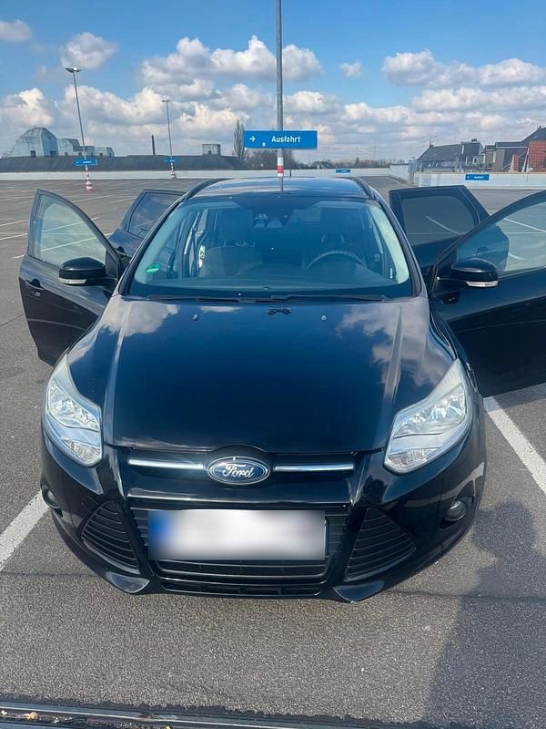Gebraucht Ford Focus 105 PS (77 kW) 2011 Schwarz Kombi
